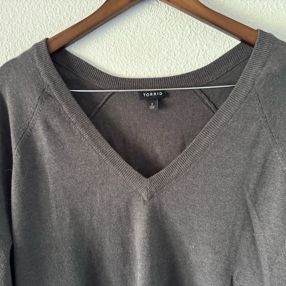Torrid Everyday Soft Pullover Tunic Crew Sweater Charcoal Size 2 (18/20) V-Neck - Picture 7 of 12